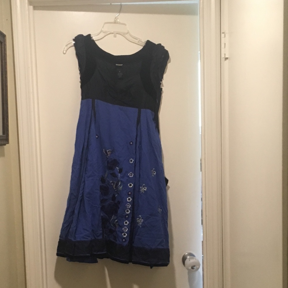 Dress - Picture 2 of 3